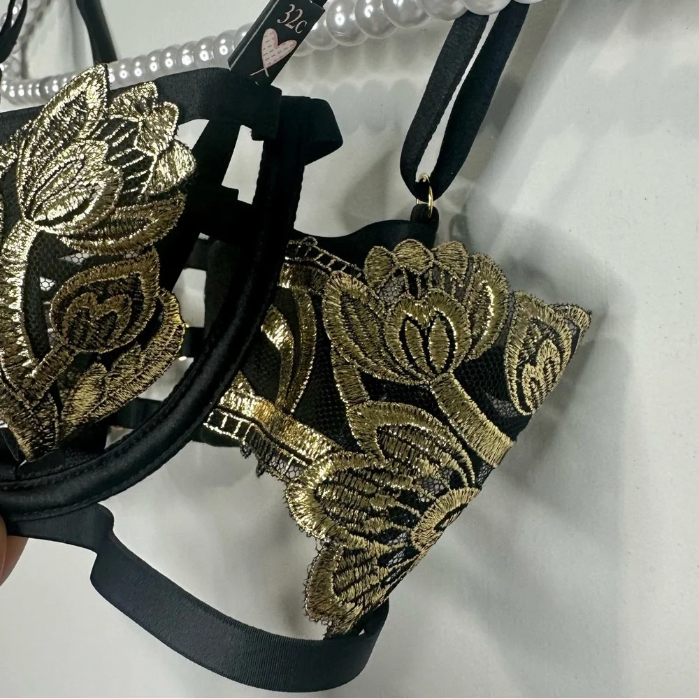 VS Very Sexy Band of Lover Black Strappy Floral Embroidered Bra - Picture 9 of 14